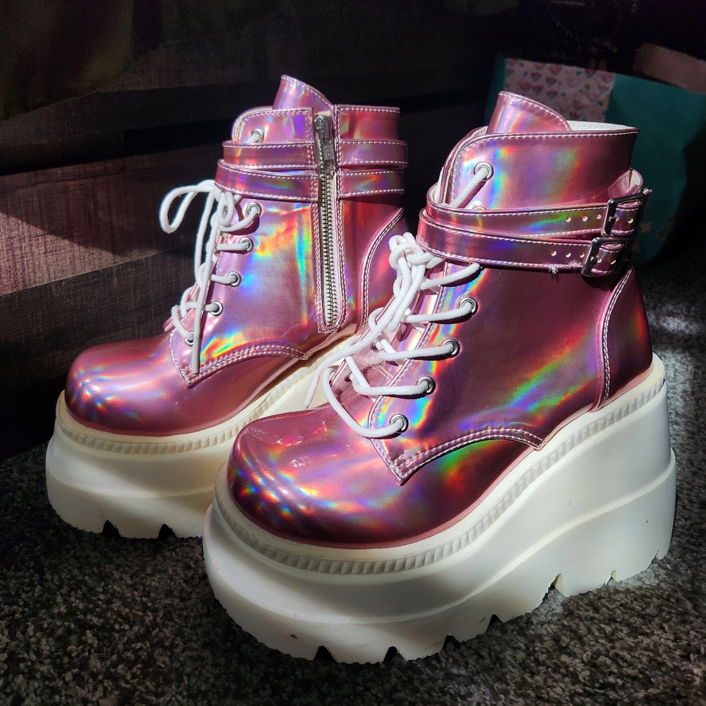 DEMONIA PINK HOLOGRAPHIC BOOTS 💖